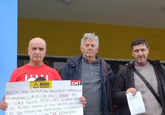 Concentración a las puertas del Ayuntamiento de Torremolinos.