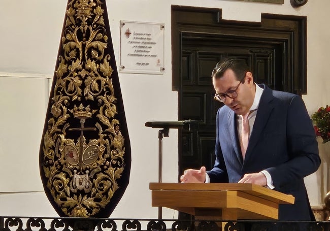 Enrique Guevara, durante la presentación del paño de la Verónica, de la Salutación.