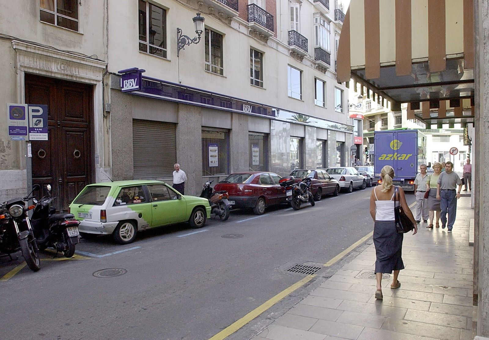 Portal de la calle Martínez por el que entraron los ladrones