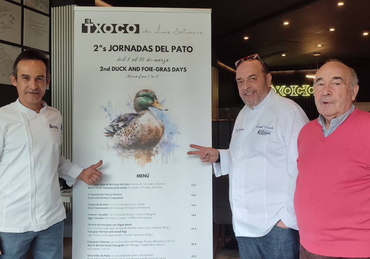 Luís Salinero, junto a su padre y al chef Andrea Tumbarello.