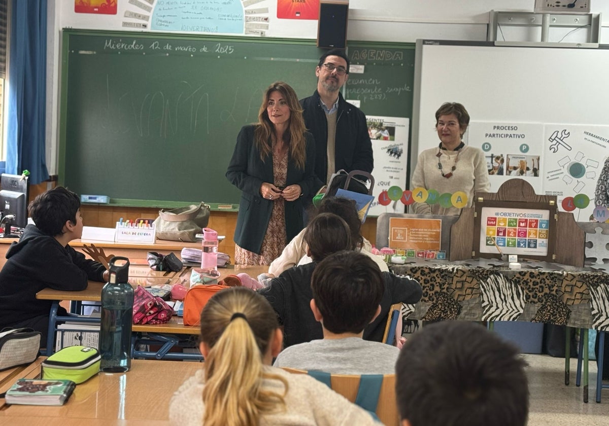 Visita de la alcaldesa al CEIP Virgen de la Peña.