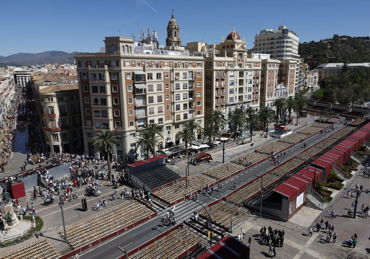 Recorrido oficial de la Semana Santa de Málaga en la plaza de la Marina.