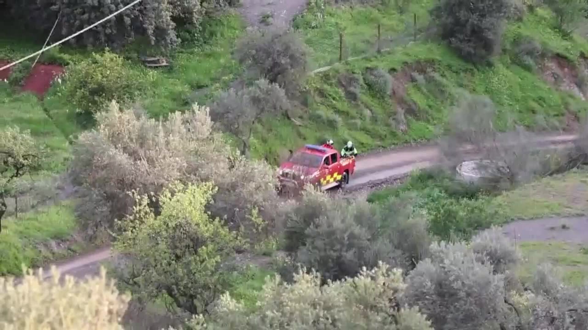 Bomberos y Guardia Civil han trabajado en el rescate del cadáver de Paco en Almogía