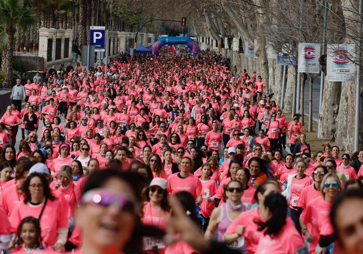 Participantes en una edición anterior de la Carrera Mujeres contra el Cáncer.