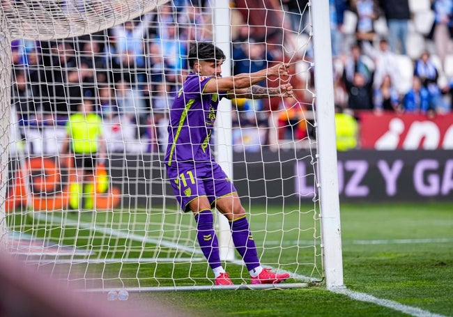 Kevin, colgado de la red el sábado en un lance del segundo tiempo.