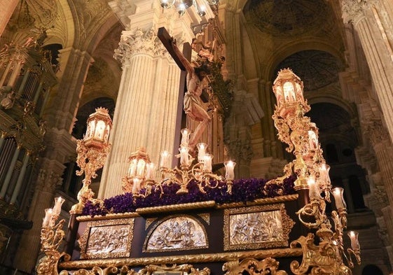 El Cristo de la Clemencia, por el interior de la Catedral.