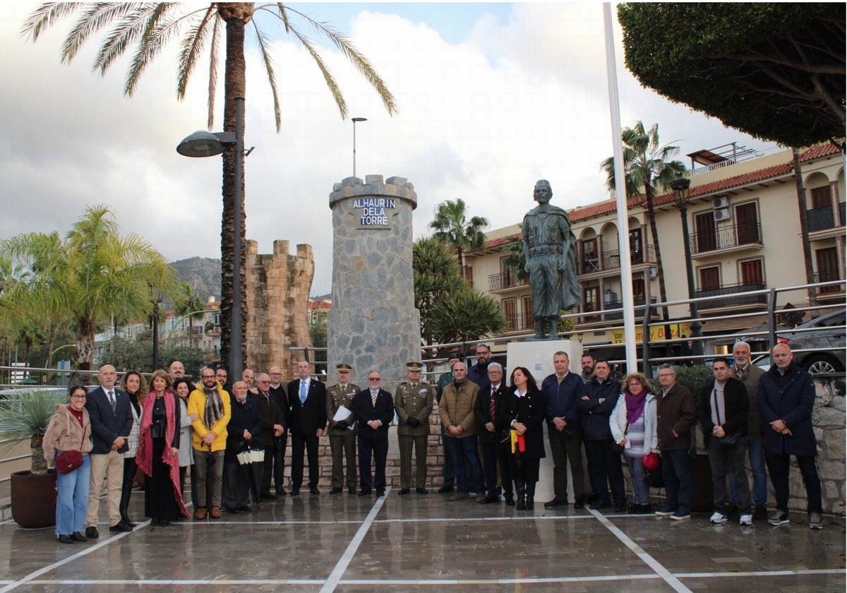 Acto de inauguración de la placa con el código QR.