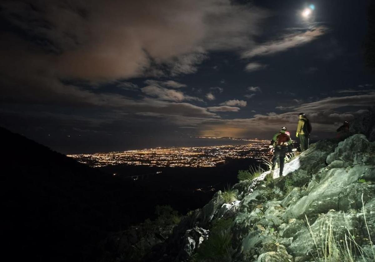 Rescatan en Marbella a dos jóvenes perdidos al descender desde el pico de La Concha