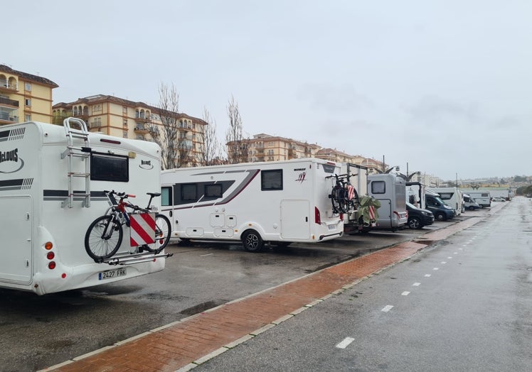 Las sanciones de la Policía Local a las autocaravanas que superan el tiempo de estacionamiento permitido son «recurrentes».