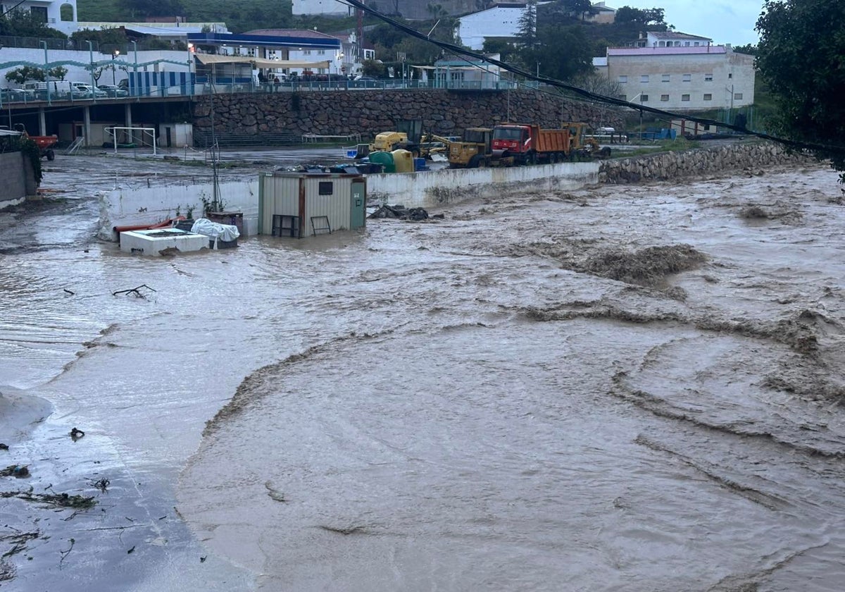 Imagen del caucel del río Benamargosa, a primera hora de este martes.