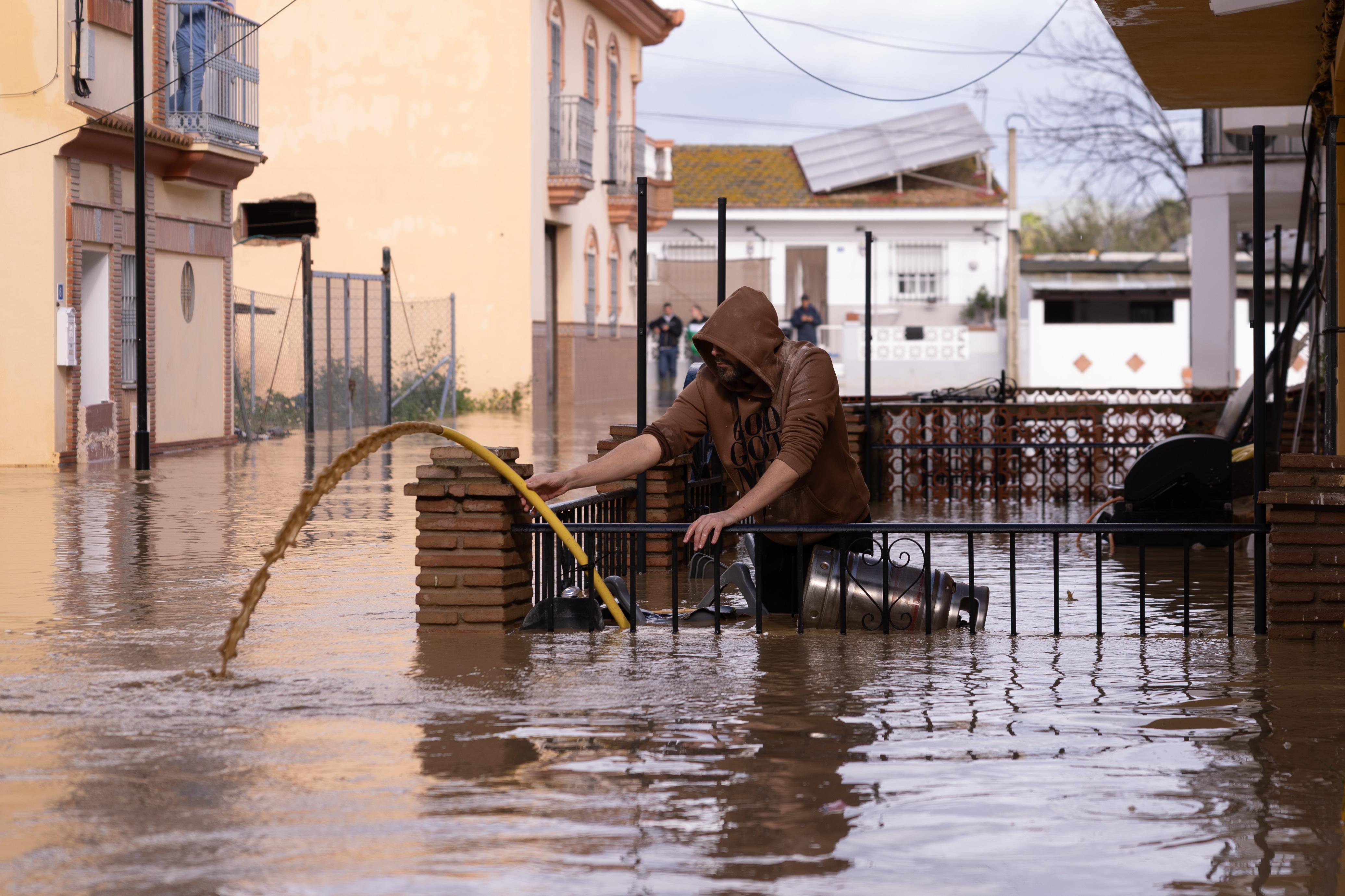 La barriada de Doña Ana vuelve a estar anegada.