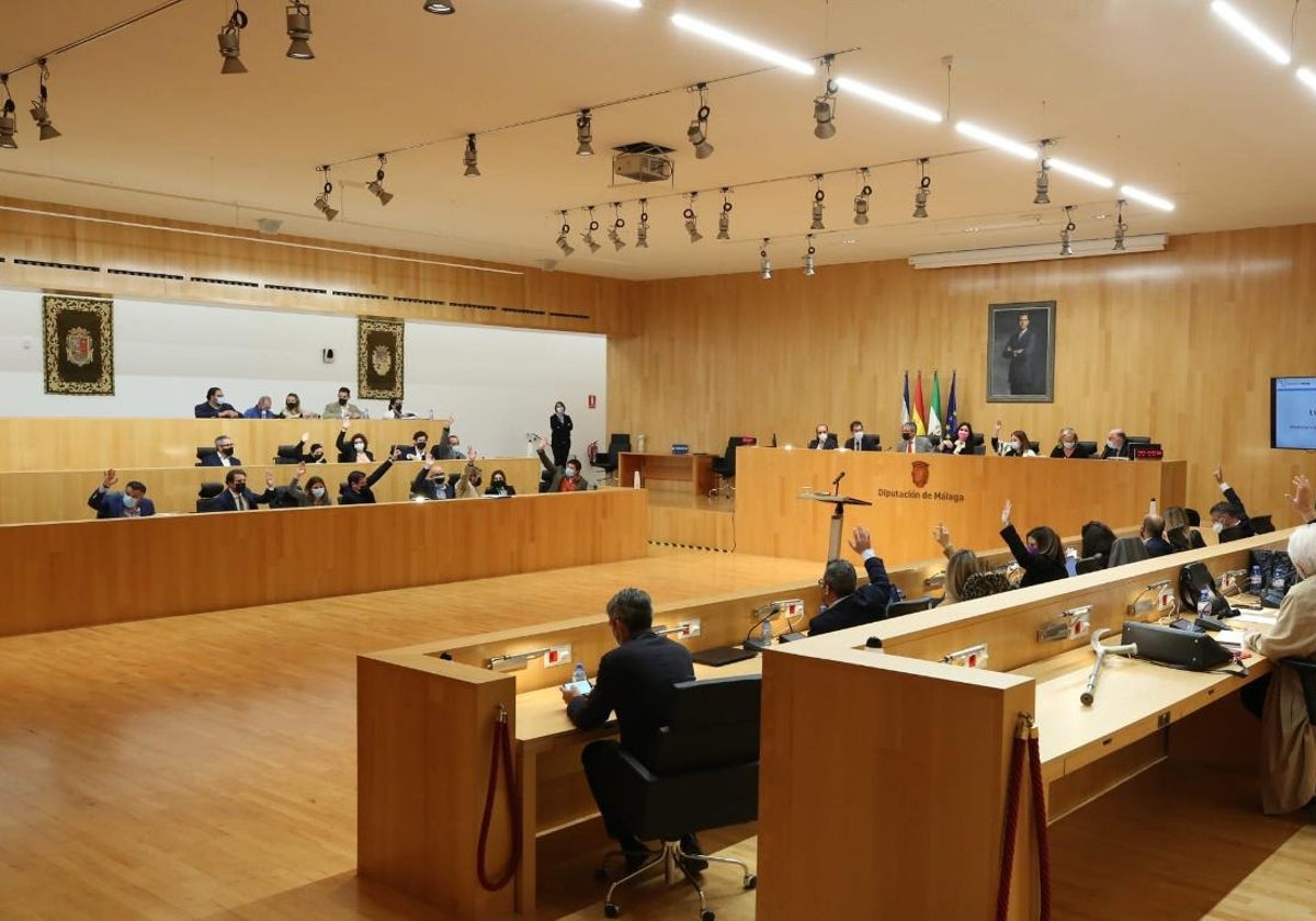 El atasco en la ronda retrasa el inicio del pleno de la Diputación de Málaga