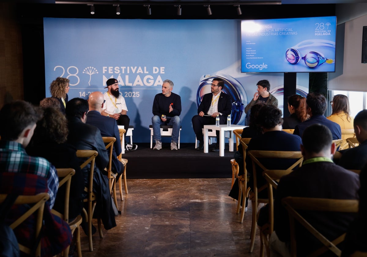 De izquierda a derecha: Celia Bermejo, 'MoureDev', Jesús Nacimiento, Miguel Escassi y Felipe Jiménez en La Villa del Mar del Festival de Cine de Málaga.