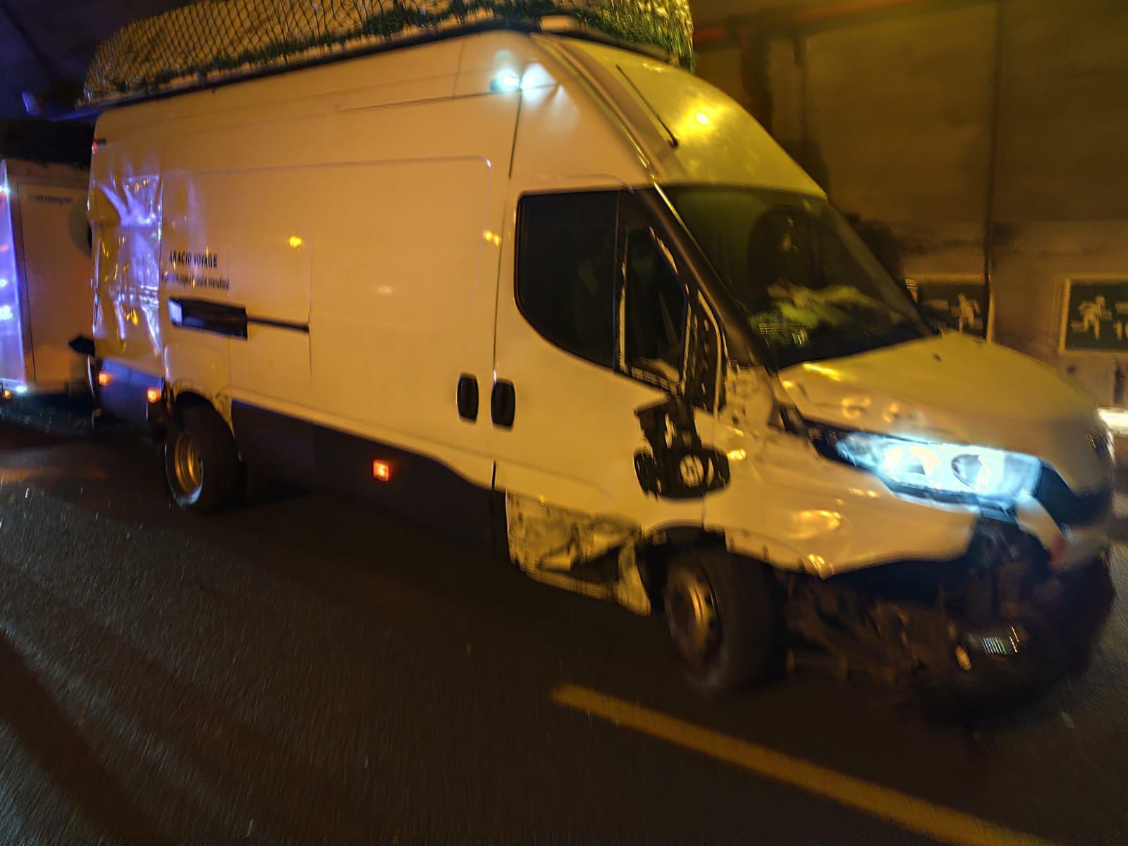 Accidente dentro del túnel del Cerrado de Calderón: colapso en la ronda y retenciones kilométricas