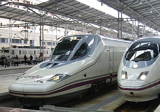 Trenes de alta velocidad en la estación María Zambrano de Málaga