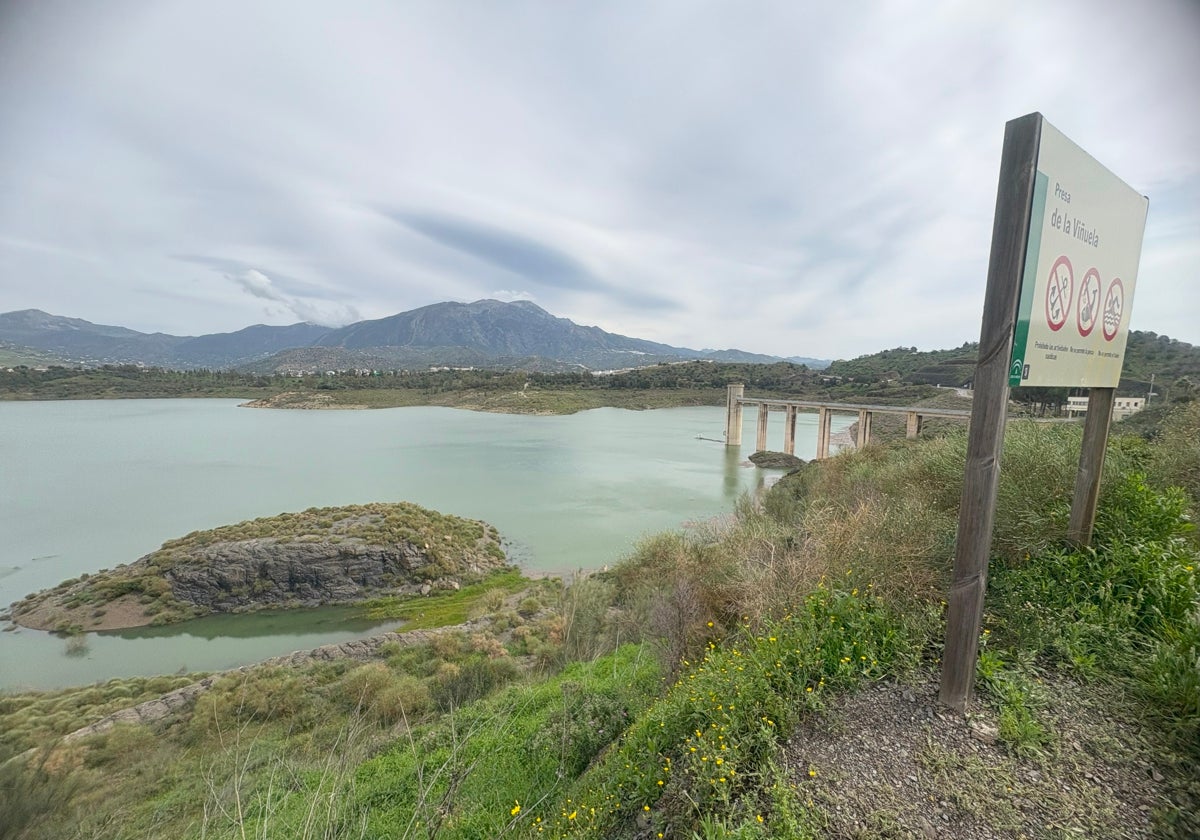 Imagen del embalse de La Viñuela, este miércoles.