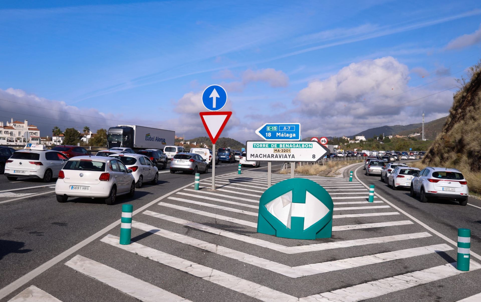 Accidente dentro del túnel del Cerrado de Calderón: colapso en la ronda y retenciones kilométricas