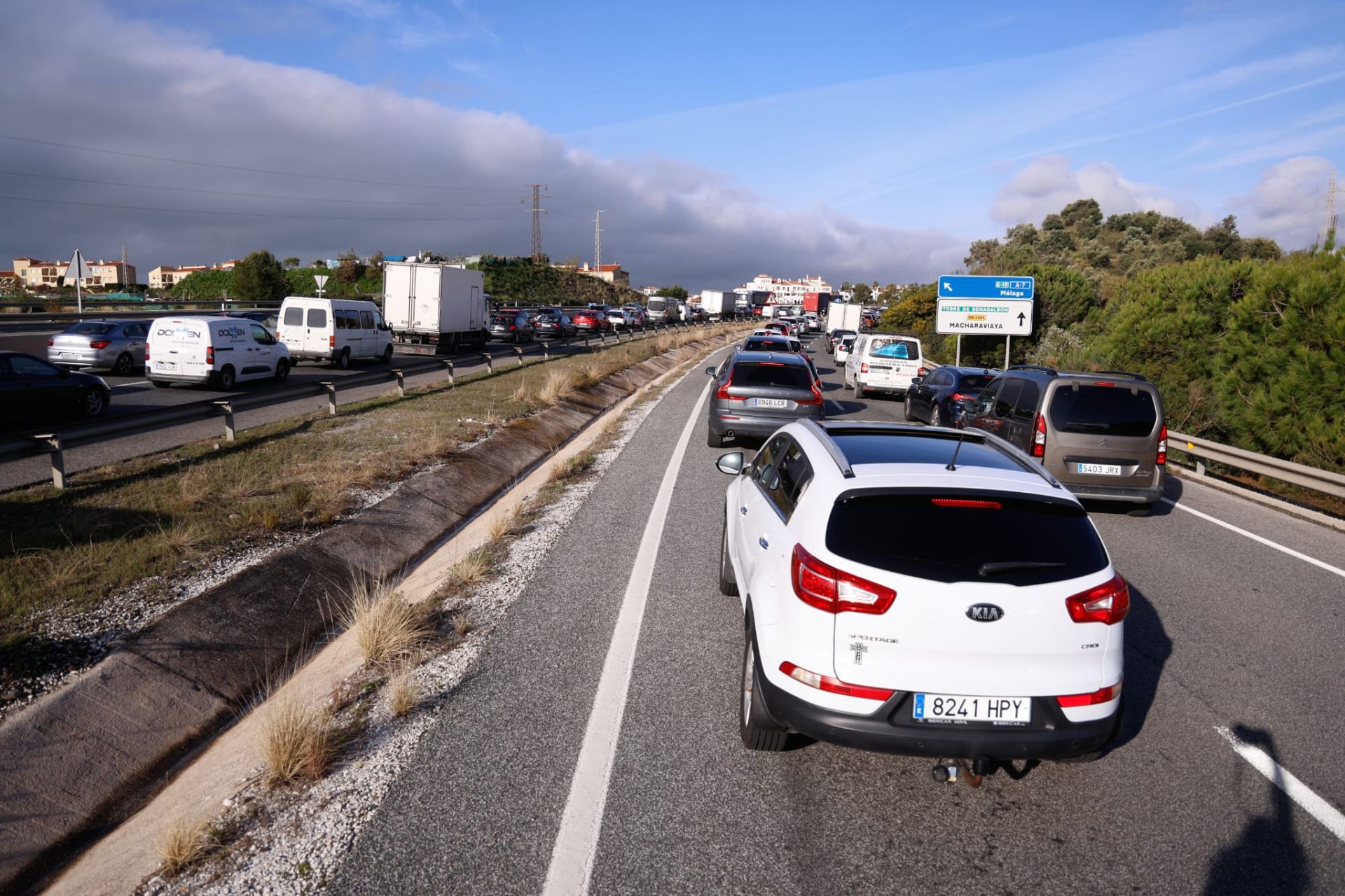 Accidente dentro del túnel del Cerrado de Calderón: colapso en la ronda y retenciones kilométricas