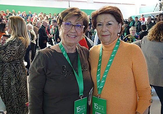 Álvarez, a la derecha de la imagen, junto a Marisa Bustinduy, exsecretaria general del PSOE.