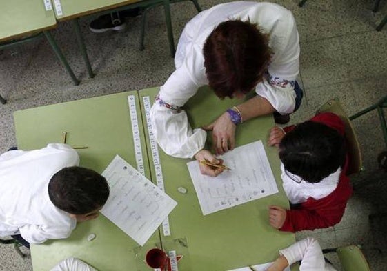 Una profesora acude a la justicia porque le denegaron coger vacaciones tras reincorporarse de una baja médica
