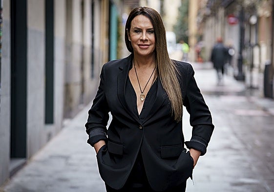 La actriz Karla Sofía Gascón, este jueves, antes de la presentación de su libro.