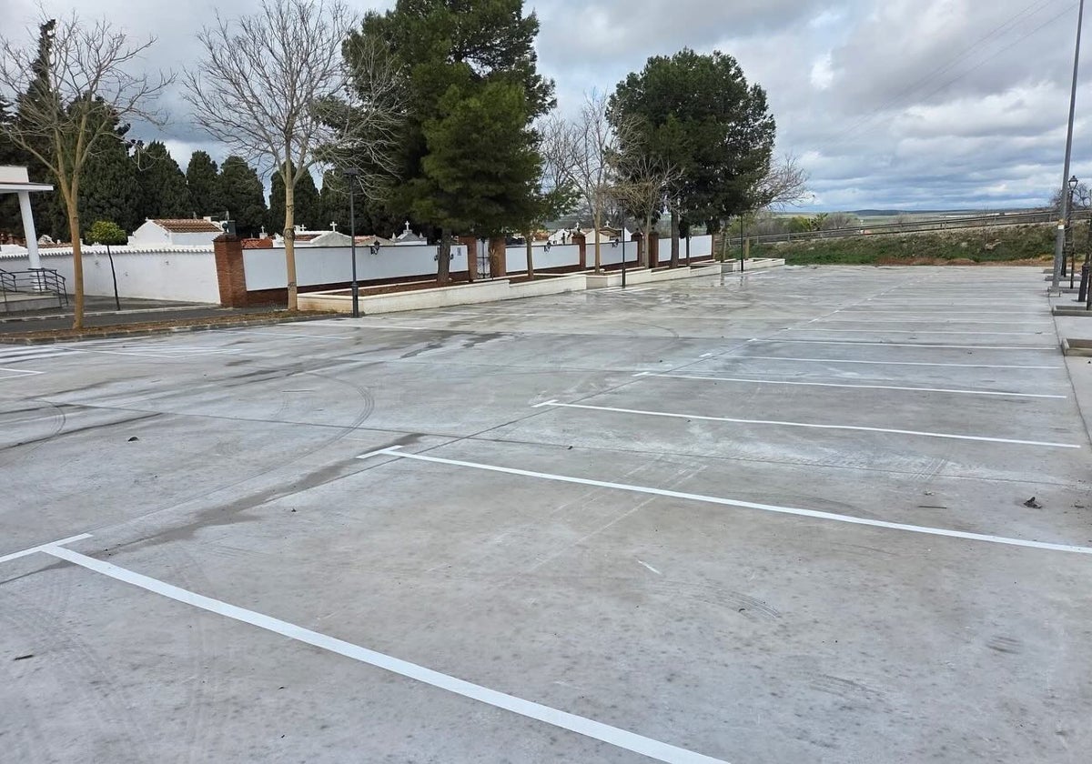 El nuevo aparcamiento contiguo al cementerio municipal.