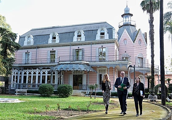 Baena, Bernal y De Aguilar, tras la presentación de los datos de las viviendas turísticas.
