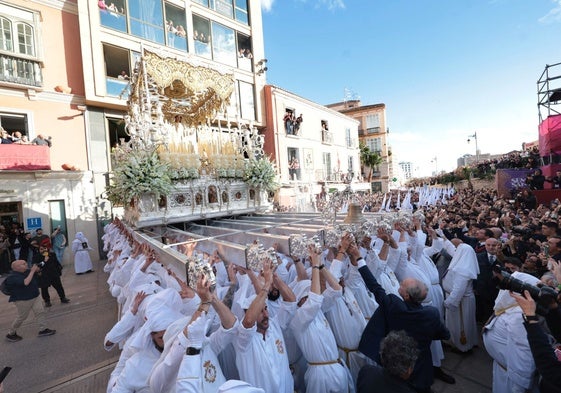 La Virgen del Rocío, ante la tribuna de los Pobres, el pasado Martes Santo.