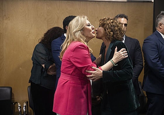Carolina España y María Jesús Montero, en un encuentro de 2023