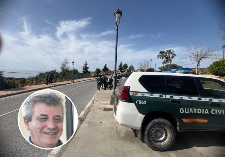 Efectivos de la Guardia Civil, este martes desplegados en la pedanía nerjeña de Maro y la imagen del desaparecido.