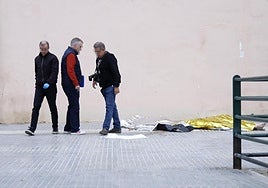 La Policía, en el lugar de los hechos a primera hora de este martes.