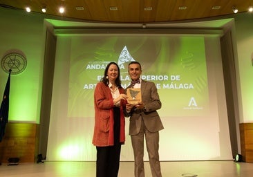 Francis Sánchez, director de la ESAD de Málaga, recoge el Premio Andalucía + Social.