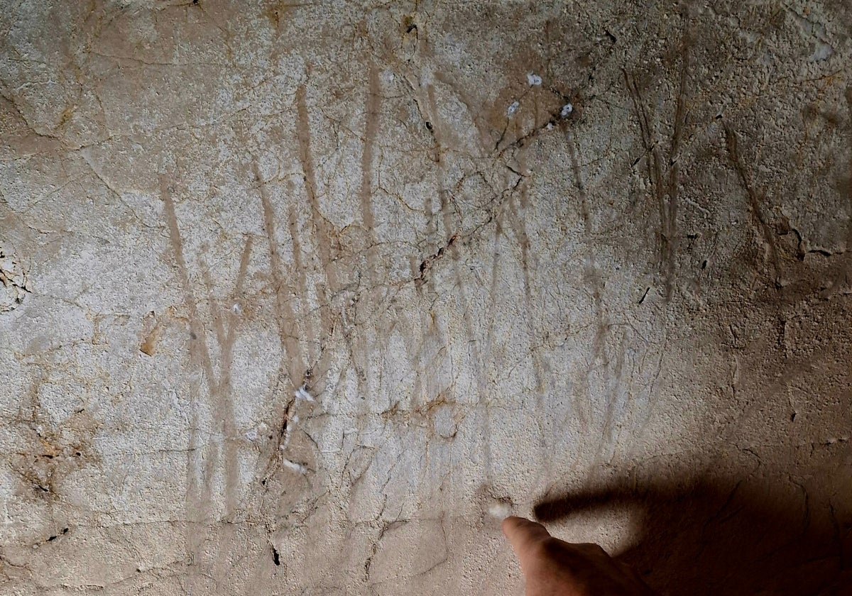 Investigadores documentan las huellas humanas más antiguas del Mediterráneo en Rincón de la Victoria
