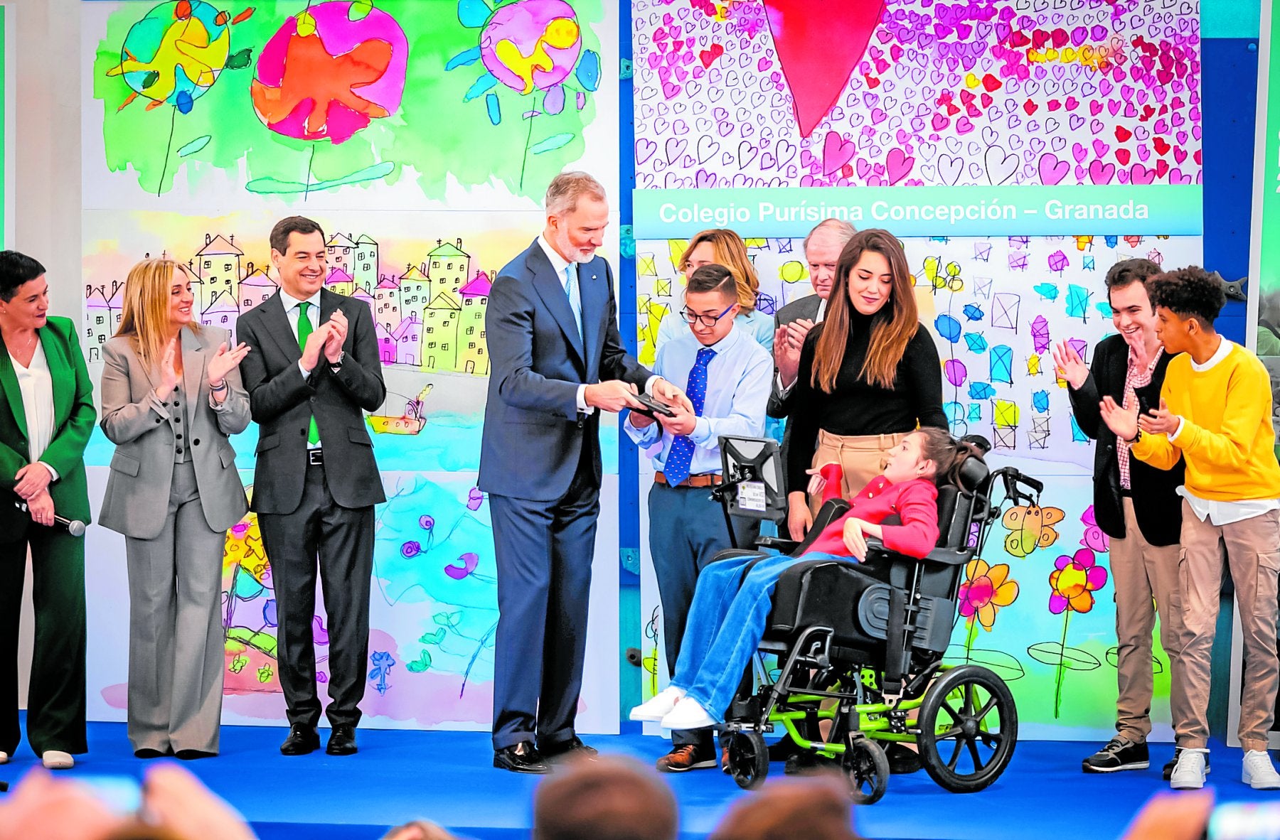 El Rey entrega en Granada el premio a la mejor escuela: «Gracias por vuestro ejemplo»