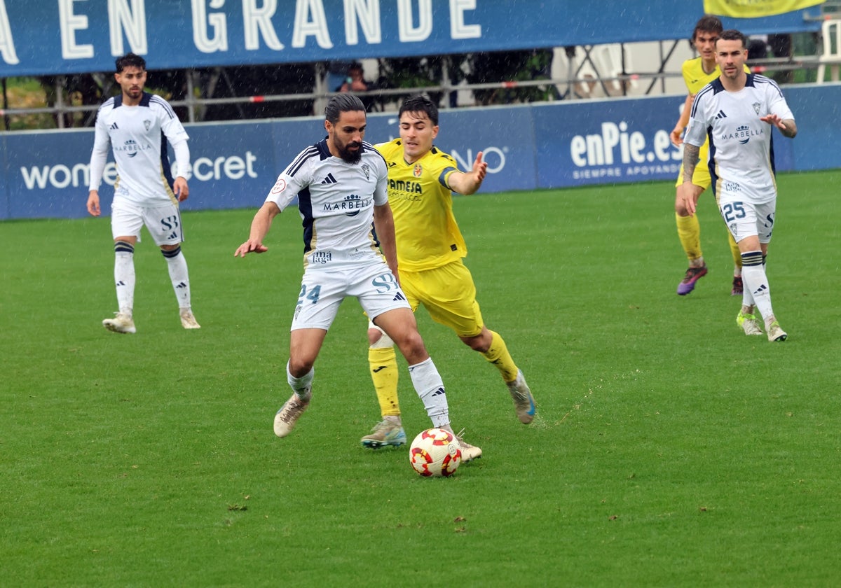 Edwards, en el lluvioso partido ante el Villarreal B.