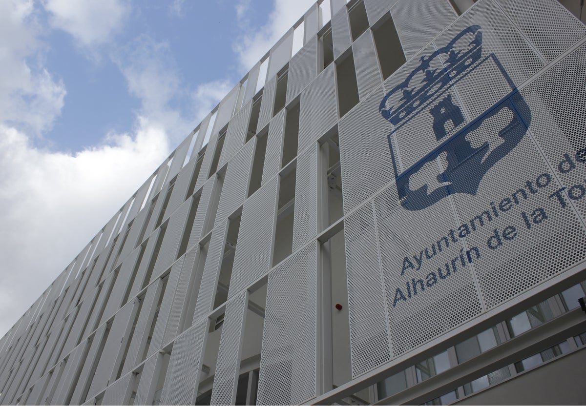 El Ayuntamiento de Alhaurín de la Torre.