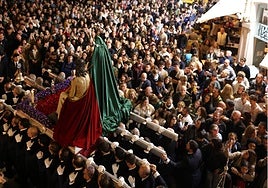 Los titulares de los Estudiantes, durante el traslado.