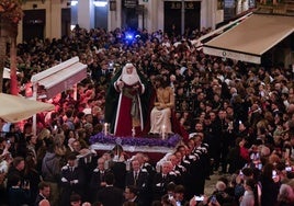 Los traslados y procesiones de vísperas de la Semana Santa de Málaga 2025 en fotos