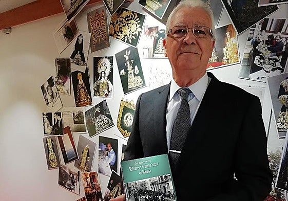 El historiador José Jiménez Guerrero con uno de sus libros.