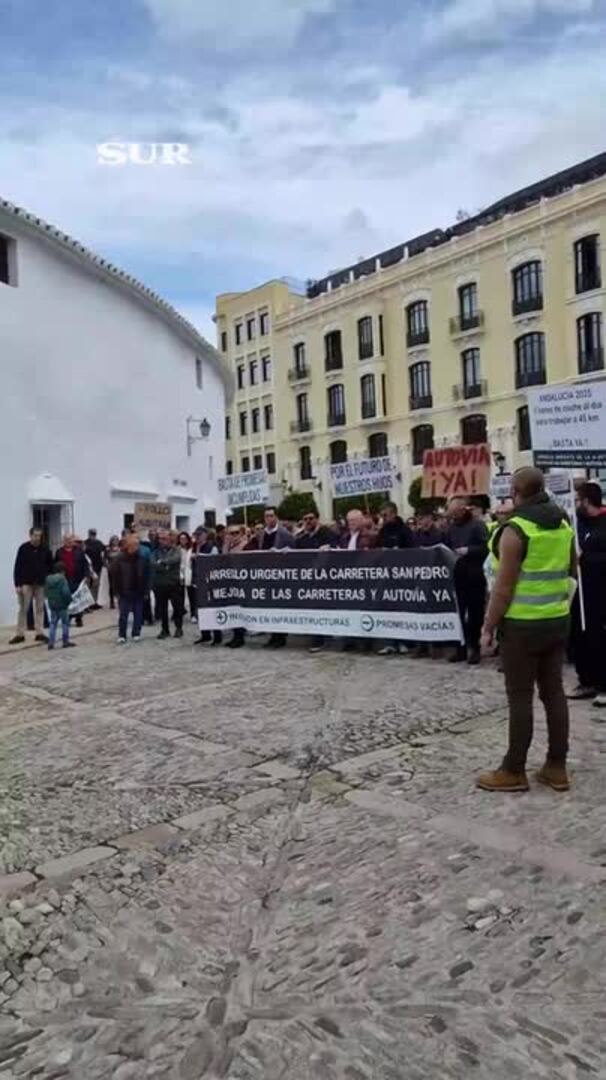 Multitudinaria manifestación en Ronda para exigir mejores comunicaciones