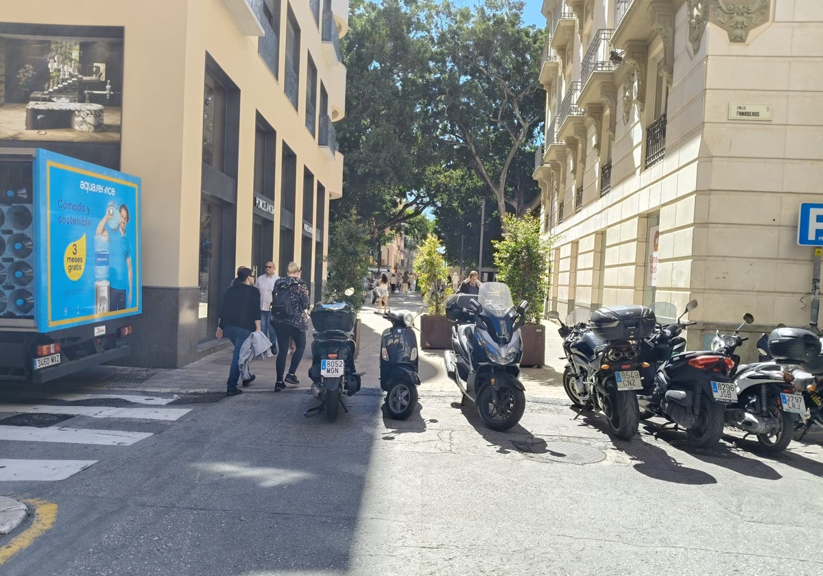 Calle Panaderos no arregla sus problemas de siempre