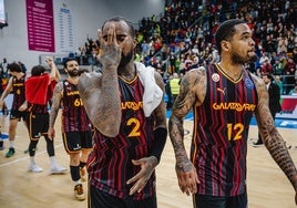 El Galatasaray celebra su triunfo en la cancha del Nymburk.