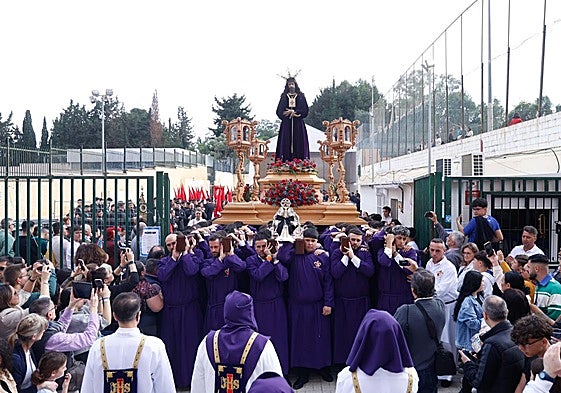 Así han sido las procesiones y traslados del Viernes de Dolores en Málaga 2025