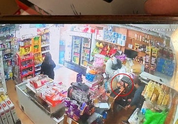 Vuelven a atracar a punta de pistola en dos tiendas de Puerto de la Torre: «Estamos en vilo»