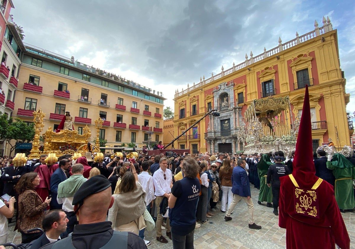 Estudiantes, fiel a su tradicional cita en la plaza del Obispo