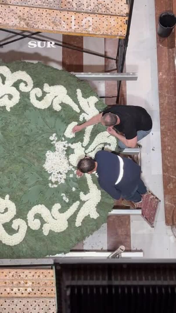 Así es el manto de flores que lucirá la Virgen de las Penas en la Semana Santa de Málaga 2025