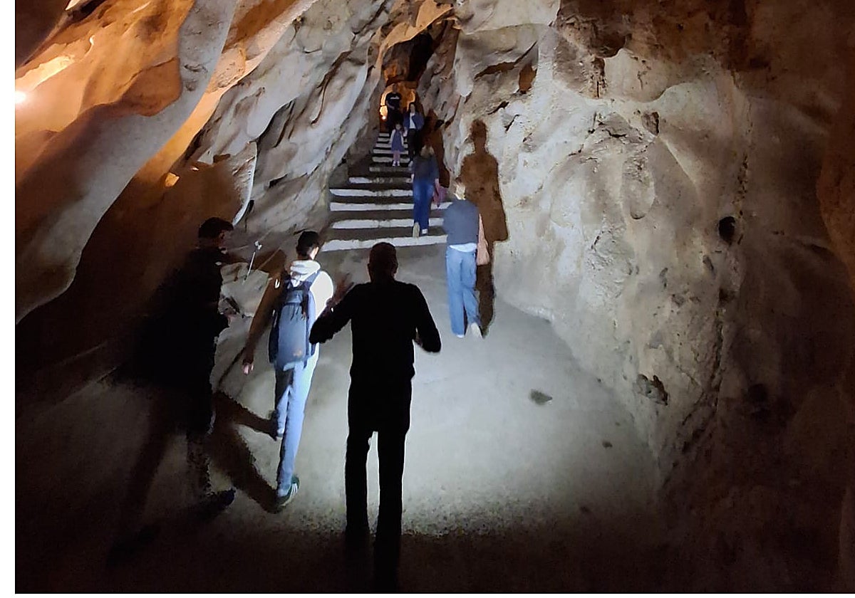 Una visita a la Cueva del Tesoro.