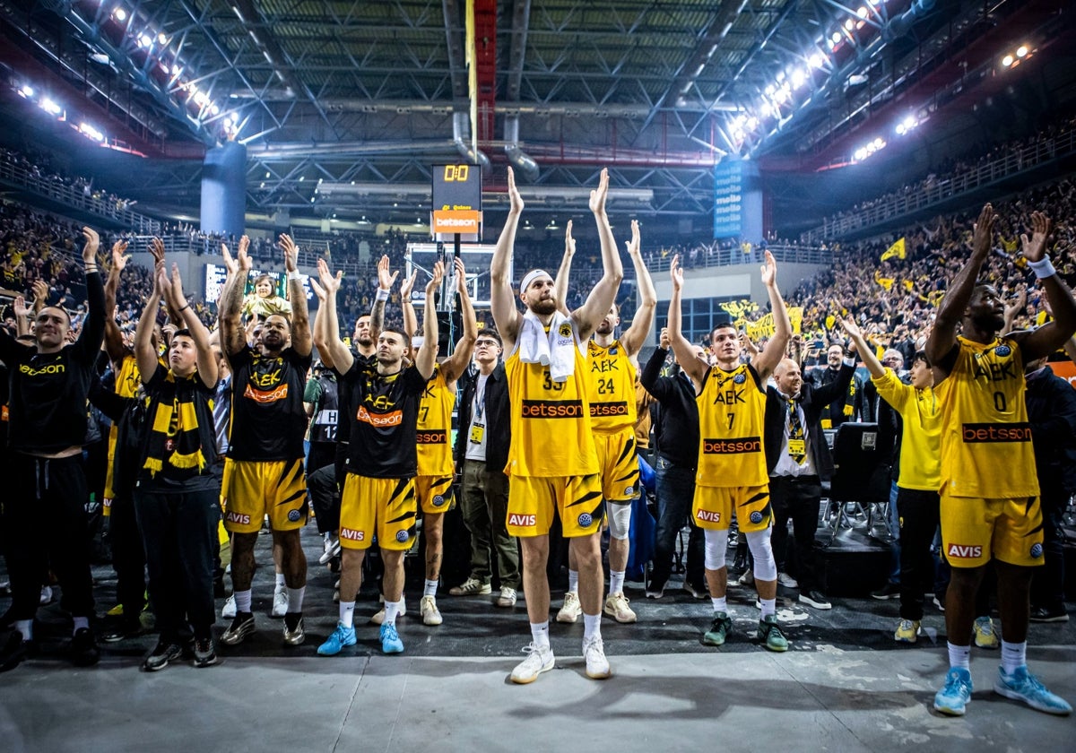 Incidentes, sanciones, hinchas violentos e impagos; la historia reciente del AEK