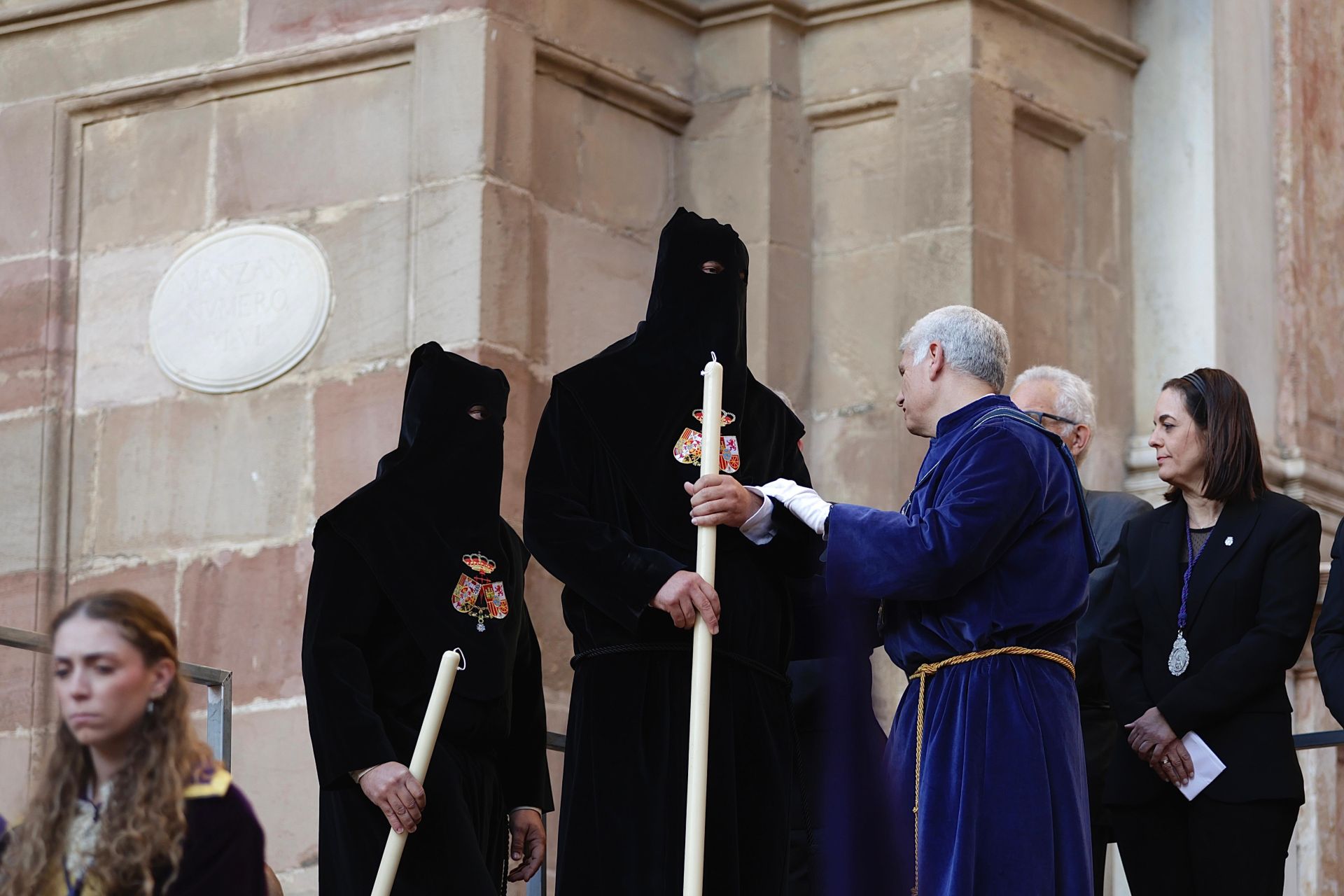 El Rico libera por primera a dos presos. Acto en la Plaza del Obispo.
