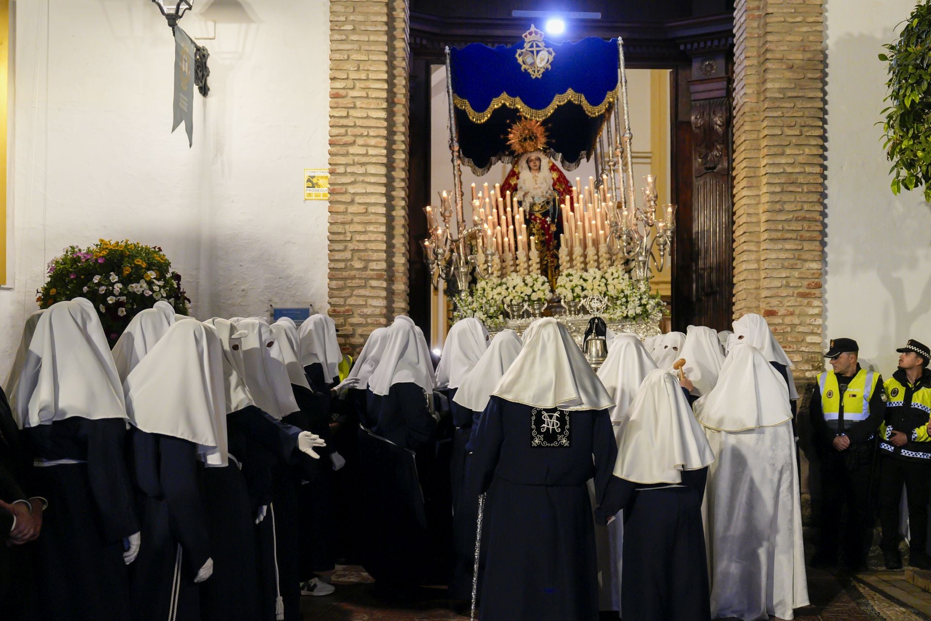 La procesión de la Virgen De La Encarnación, El Nazareno y Santa Marta de Marbella en fotos